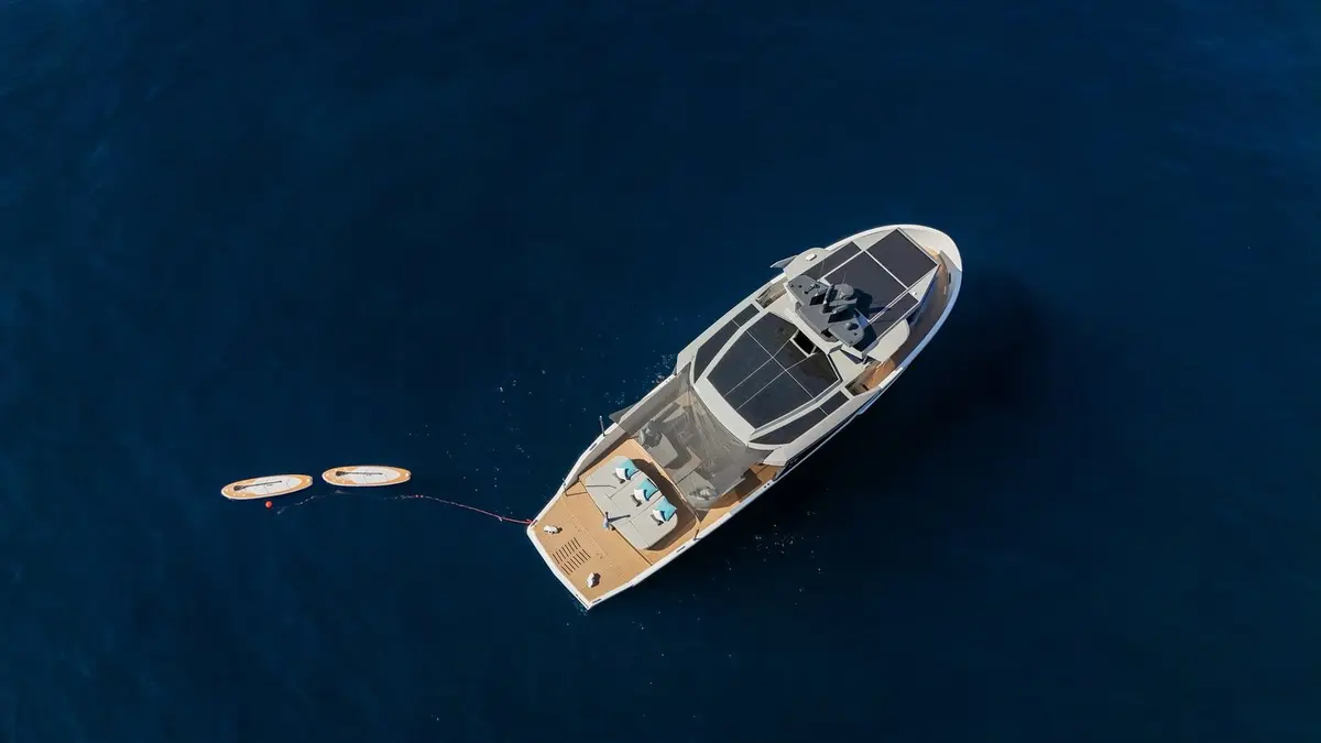 Arcadia Sherpa 60, cubierta principal — Yacht Hire Saint-Tropez, Saint-Tropez. Arcadia Sherpa 60 — 18.7m