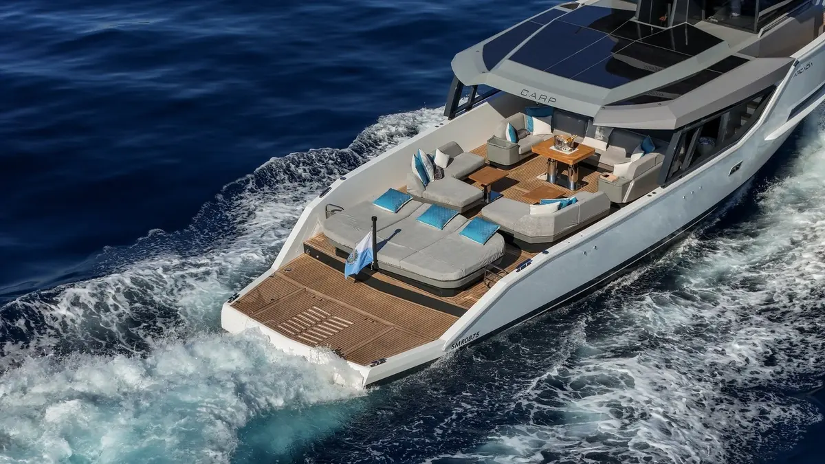 Arcadia Sherpa 60, camarote principal — Yacht Hire Saint-Tropez, Saint-Tropez. Arcadia Sherpa 60 — 18.7m