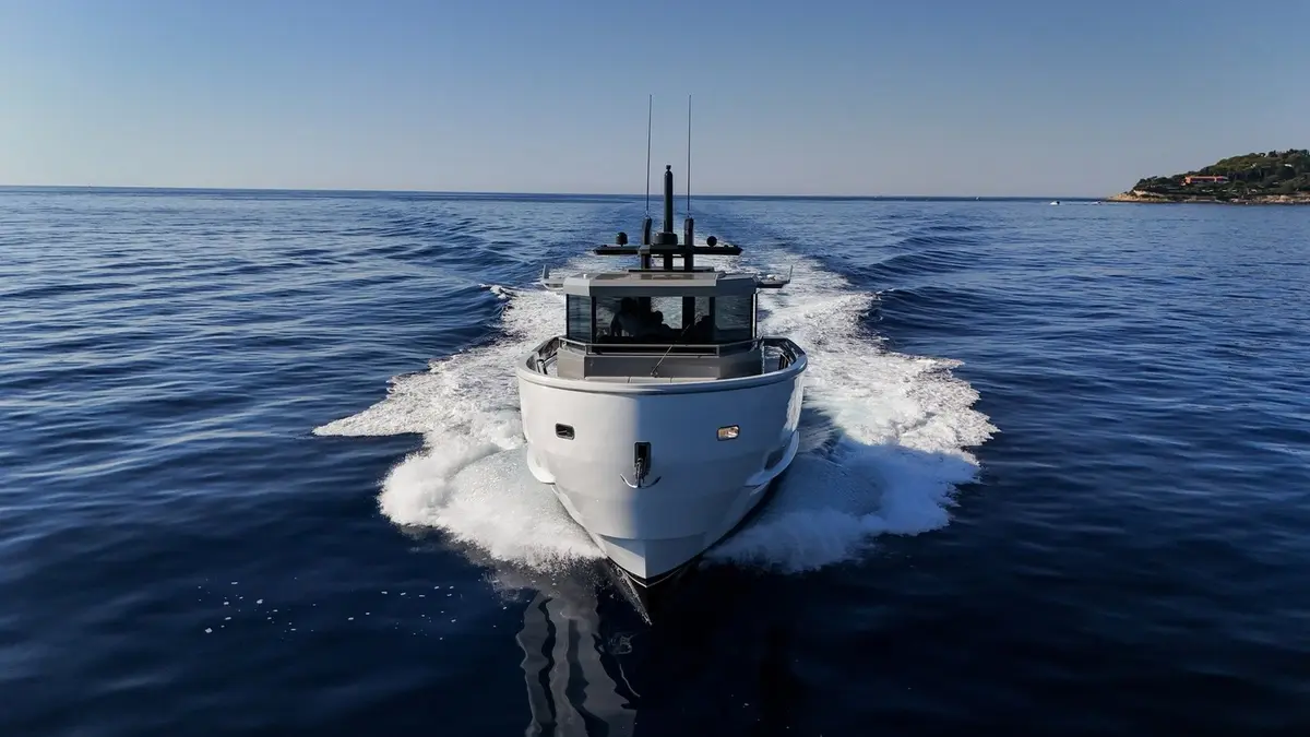 Arcadia Sherpa 60, flybridge — Yacht Hire Saint-Tropez, Saint-Tropez. Arcadia Sherpa 60 — 18.7m