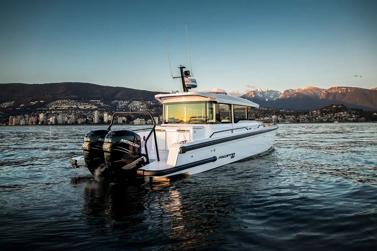 Axopar 37, cubierta de popa — Yacht Hire Saint-Tropez, Saint-Tropez. Axopar 37 — 11.5m