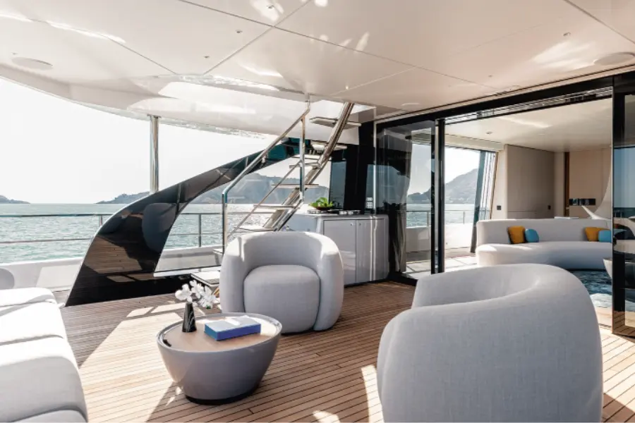 Azimut 116, camarote principal — Yacht Hire Saint-Tropez, Saint-Tropez. Azimut 116 — 36m