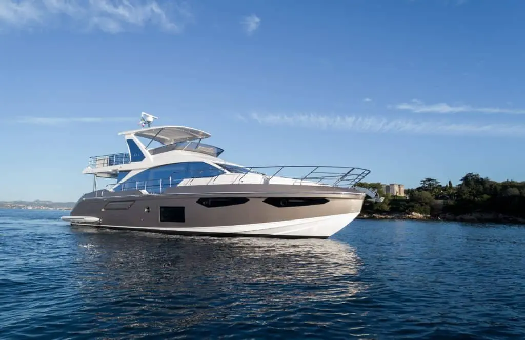 Azimut 60 Fly, main deck — Yacht Hire Saint-Tropez, Saint-Tropez. Azimut 60 Fly — 20m