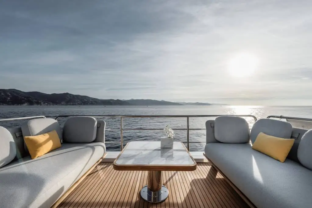Azimut 60 Fly, flybridge — Yacht Hire Saint-Tropez, Saint-Tropez. Azimut 60 Fly — 20m