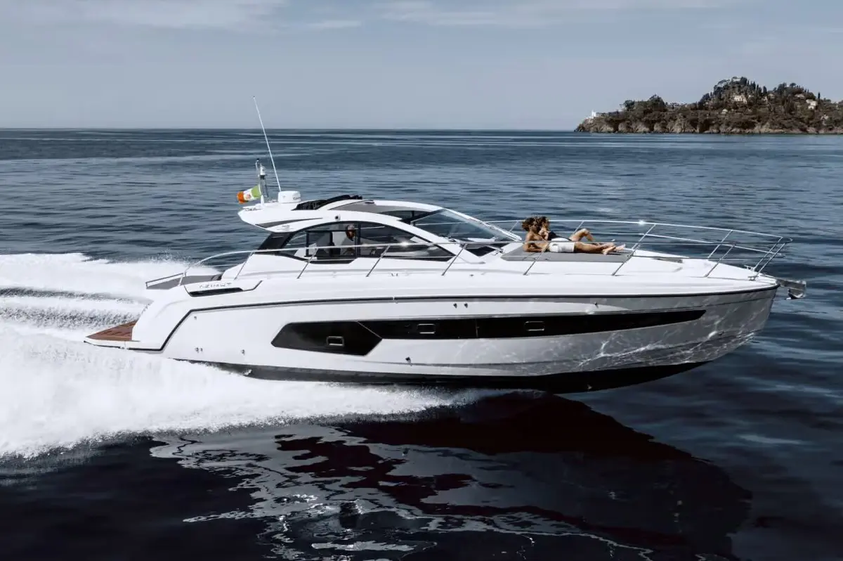 Azimut 45, exterior — Yacht Hire Saint-Tropez, Saint-Tropez. Azimut 45 — 13.7m