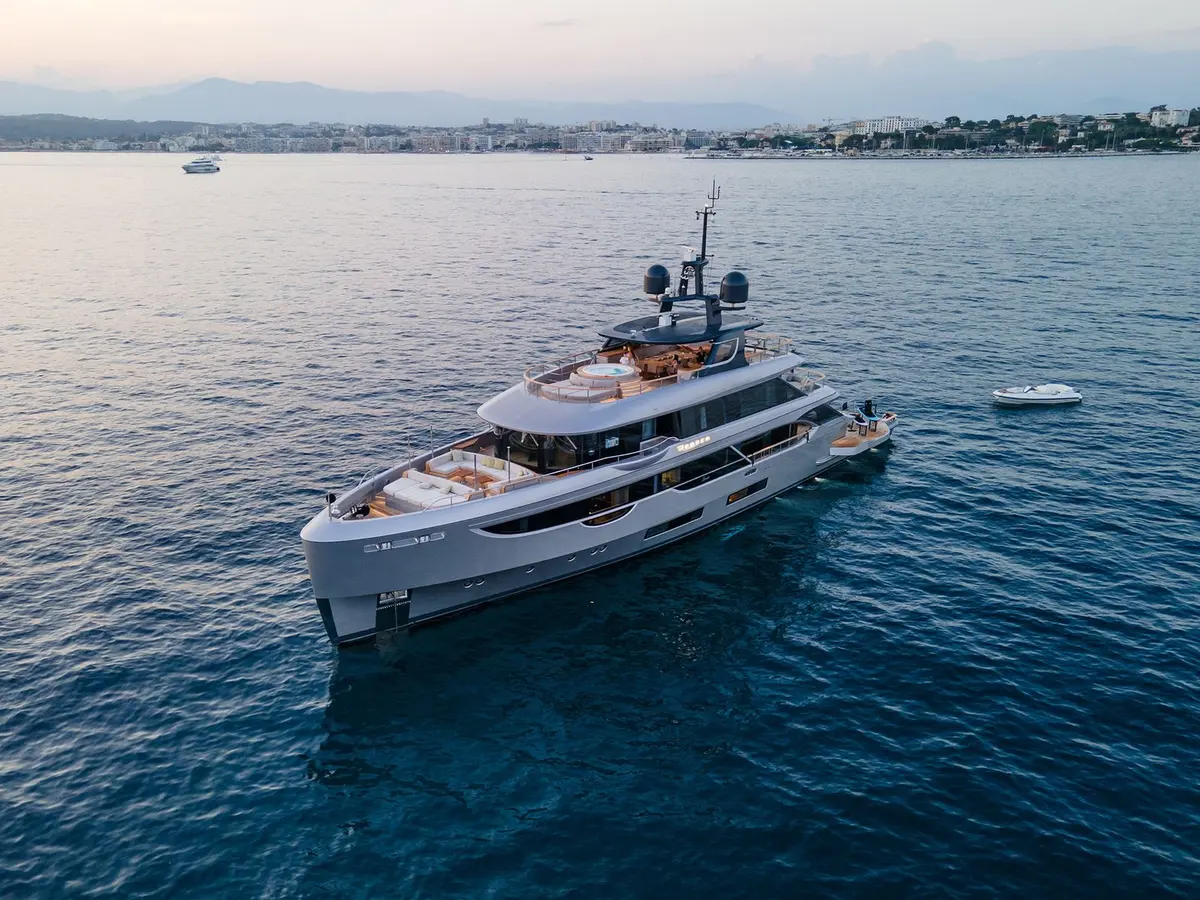 Oasis 40, main deck — Yacht Hire Saint-Tropez, Saint-Tropez. Oasis 40 — 40m