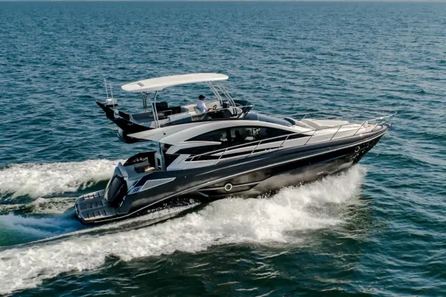 Cobrey 50 FLY — Yacht Hire Saint-Tropez, Saint-Tropez