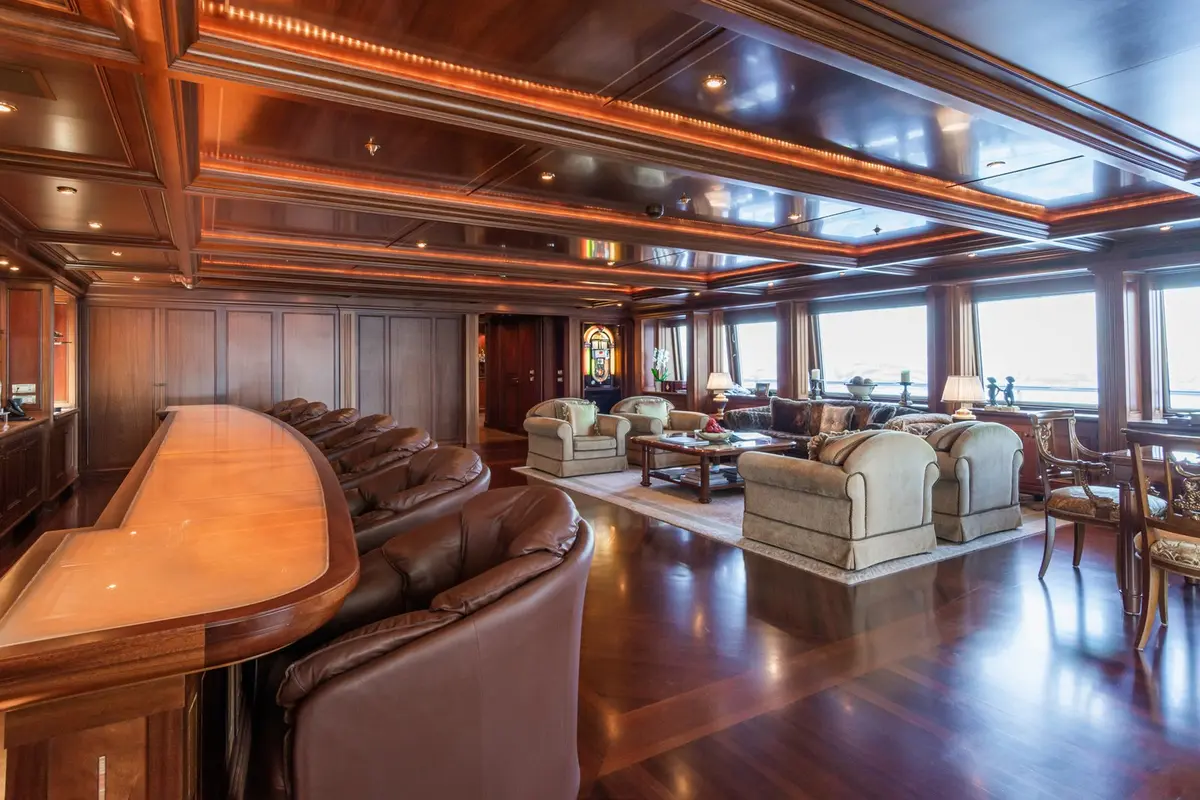 Apogee, flybridge — Yacht Hire Saint-Tropez, Saint-Tropez. Apogee — 62.5m