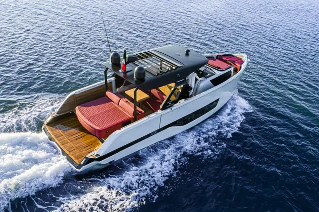 Cranchi A46 — Yacht Hire Saint-Tropez, Saint-Tropez