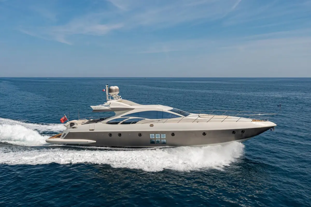 Cranchi A46, master cabin — Yacht Hire Saint-Tropez, Saint-Tropez. Cranchi A46 — 14m