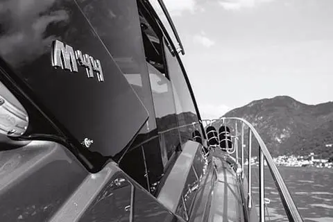 Cranchi M44 HT, cubierta principal — Yacht Hire Saint-Tropez, Saint-Tropez. Cranchi M44 HT — 14m