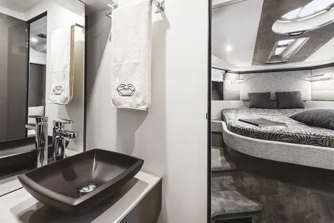 Cranchi M44 HT, flybridge — Yacht Hire Saint-Tropez, Saint-Tropez. Cranchi M44 HT — 14m