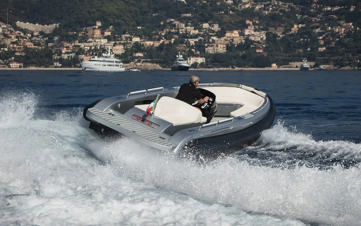 Dariel 7.5m, main deck — Yacht Hire Saint-Tropez, Saint-Tropez. Dariel 7.5m — 7.5m