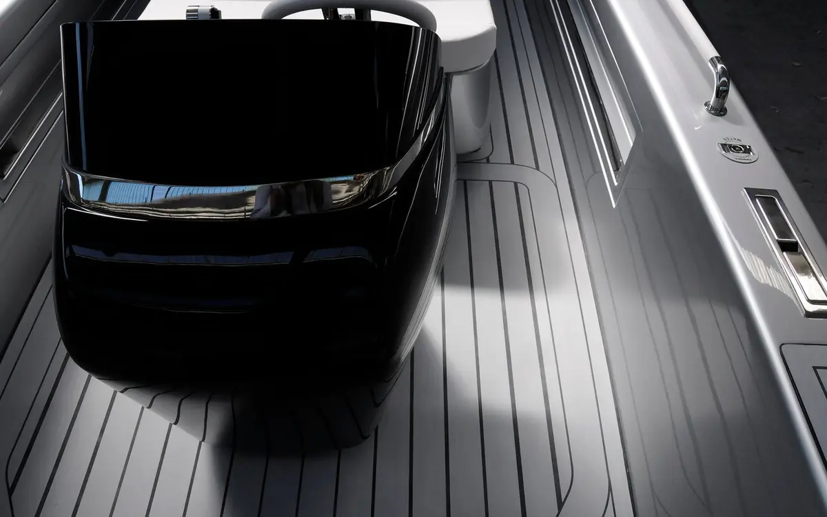 Dariel 7.5m, aft deck — Yacht Hire Saint-Tropez, Saint-Tropez. Dariel 7.5m — 7.5m