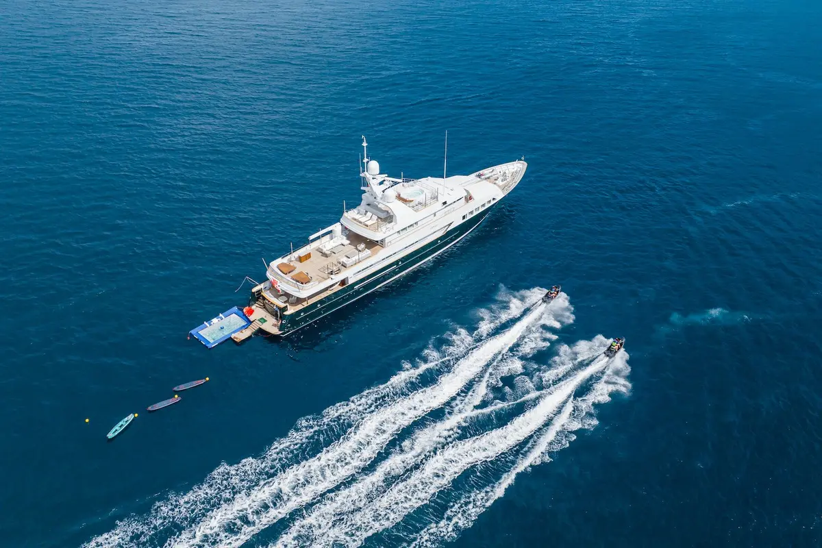 Emerald, main deck — Yacht Hire Saint-Tropez, Saint-Tropez. Emerald — 50m