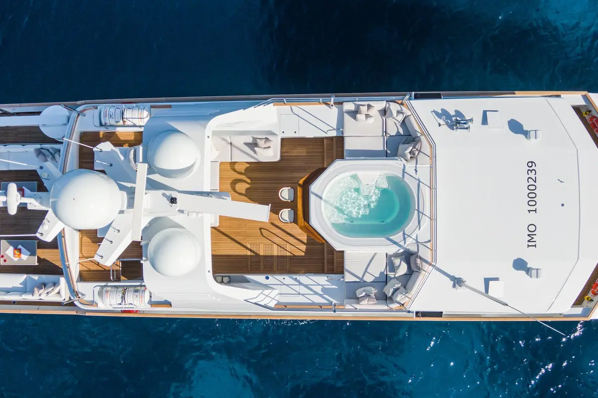 Emerald, aft deck — Yacht Hire Saint-Tropez, Saint-Tropez. Emerald — 50m