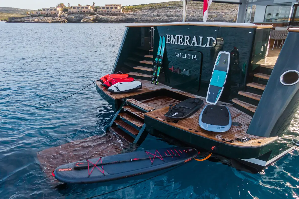 Emerald, master cabin — Yacht Hire Saint-Tropez, Saint-Tropez. Emerald — 50m