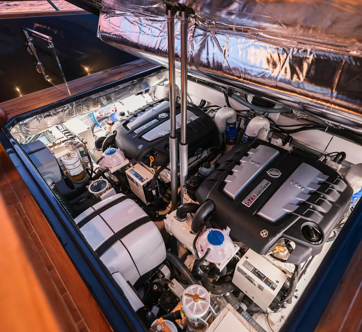 Forza 37, flybridge — Yacht Hire Saint-Tropez, Saint-Tropez. Forza 37 — 20m