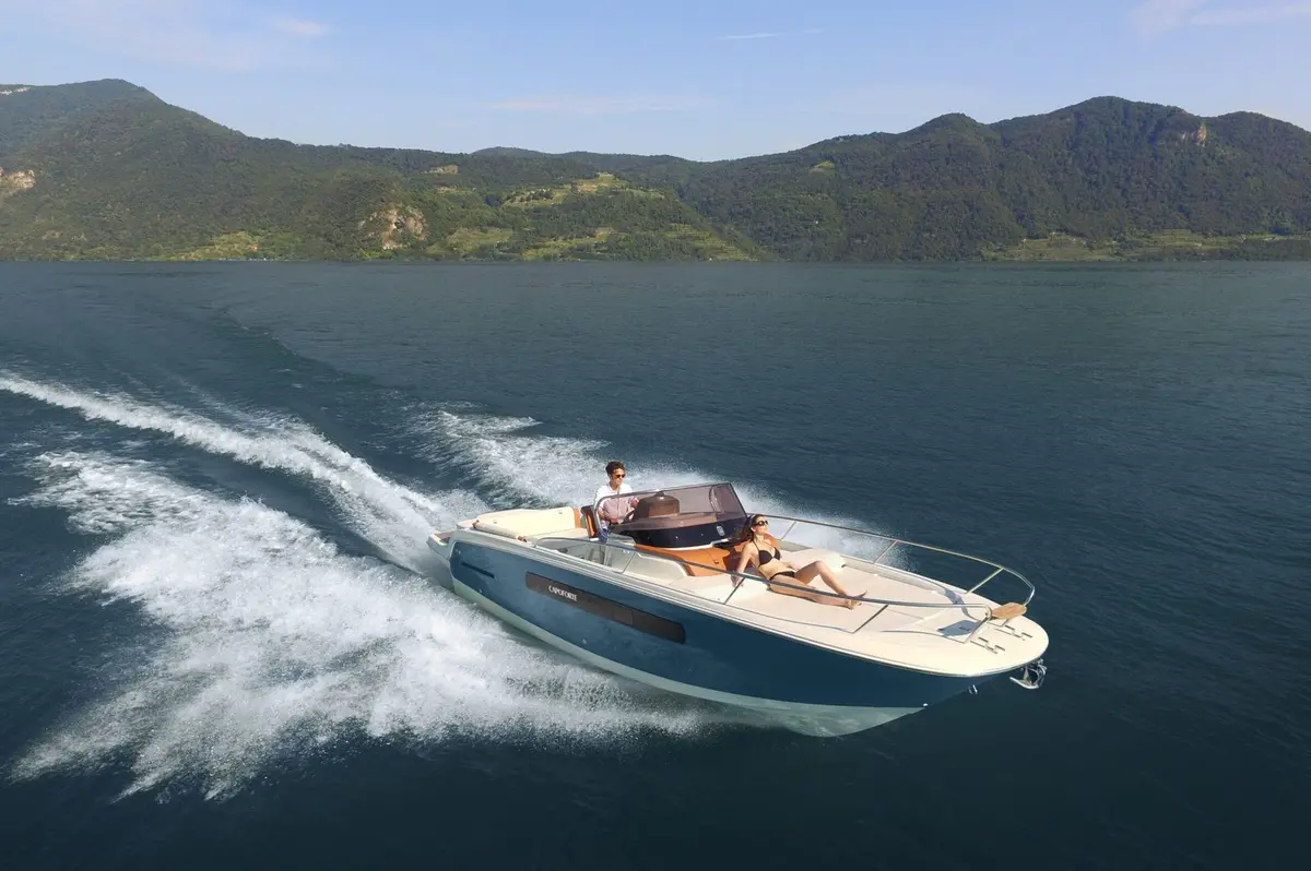 Invictus 280, exterior — Yacht Hire Saint-Tropez, Saint-Tropez. Invictus 280 — 9m