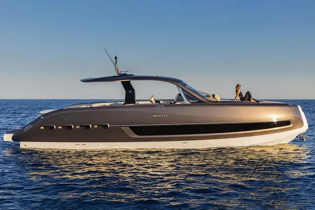 Invictus 460 — Yacht Hire Saint-Tropez, Saint-Tropez