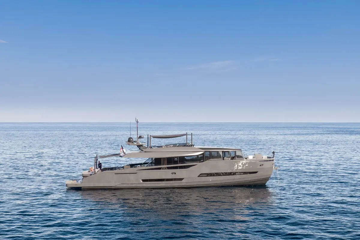 Extra 86, cubierta principal — Yacht Hire Saint-Tropez, Saint-Tropez. Extra 86 — 26m
