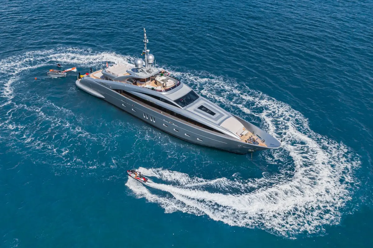 Silver Wind, main deck — Yacht Hire Saint-Tropez, Saint-Tropez. Silver Wind — 44m