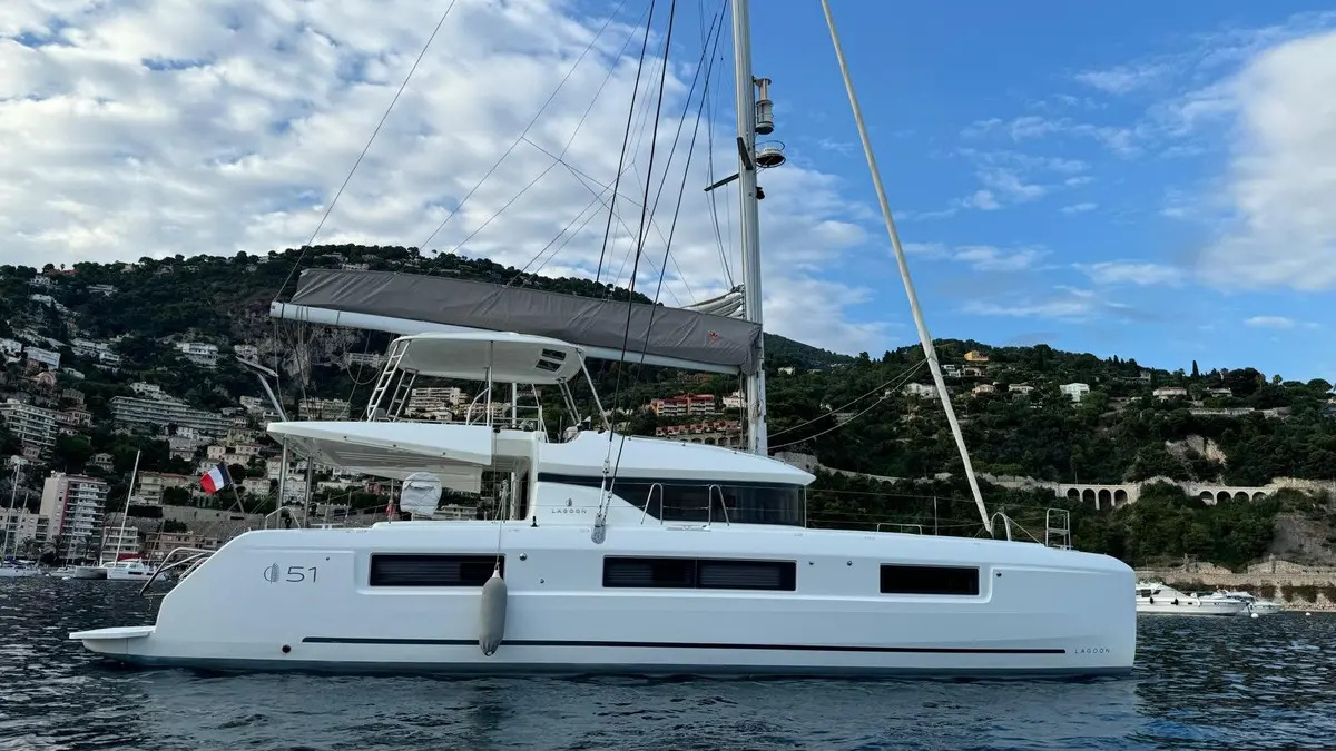 Lagoon 5.1, exterior — Yacht Hire Saint-Tropez, Saint-Tropez. Lagoon 5.1 — 14m