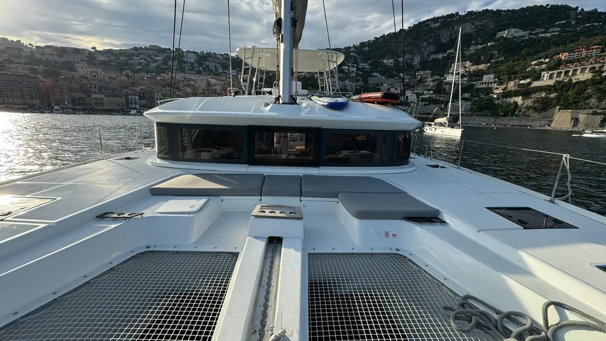 Lagoon 5.1, main deck — Yacht Hire Saint-Tropez, Saint-Tropez. Lagoon 5.1 — 14m