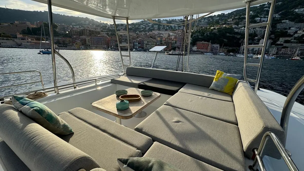 Lagoon 5.1, aft deck — Yacht Hire Saint-Tropez, Saint-Tropez. Lagoon 5.1 — 14m