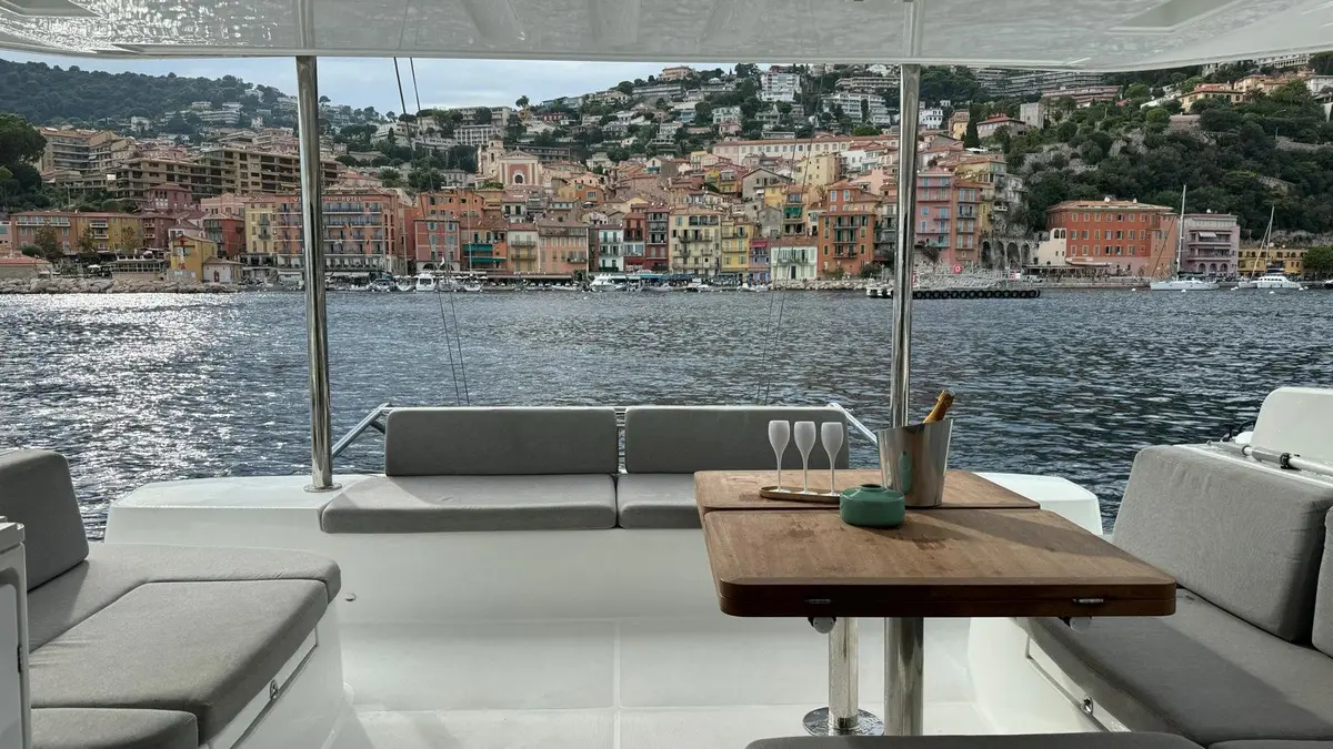 Lagoon 5.1, salon — Yacht Hire Saint-Tropez, Saint-Tropez. Lagoon 5.1 — 14m