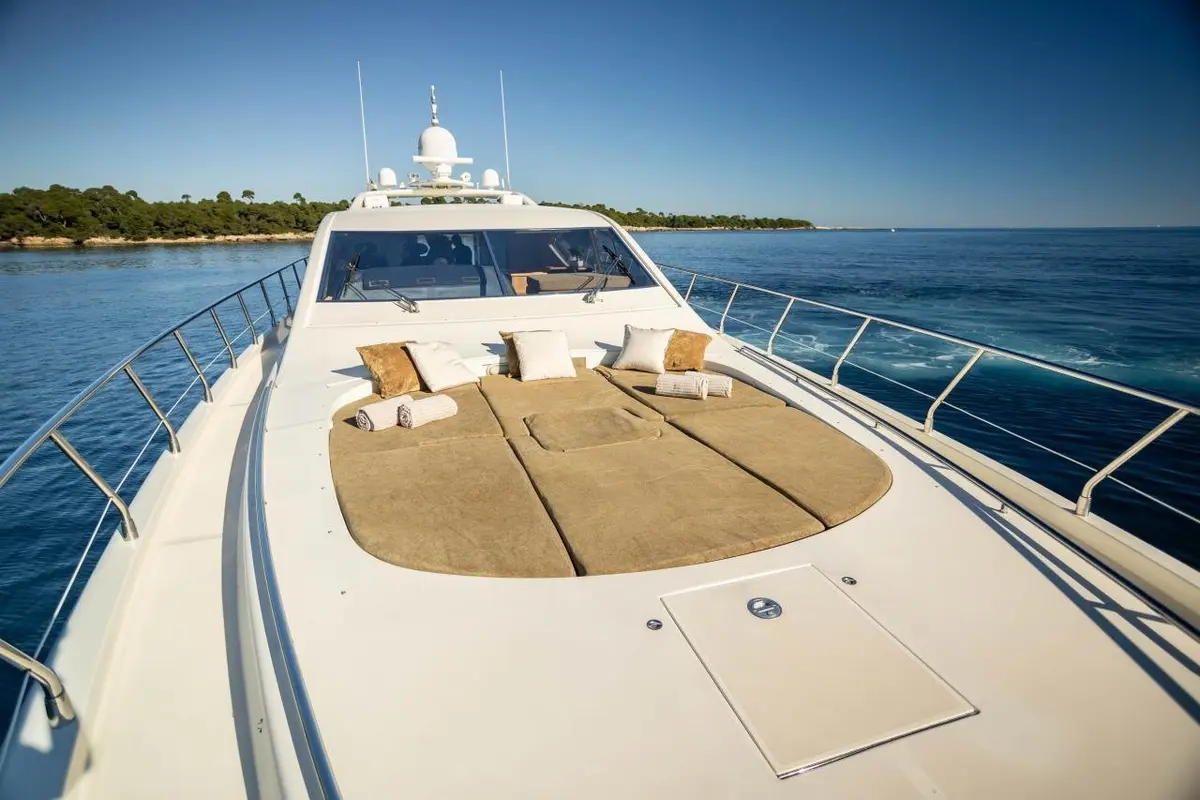 Leopard 24, salón — Yacht Hire Saint-Tropez, Saint-Tropez. Leopard 24 — 24m