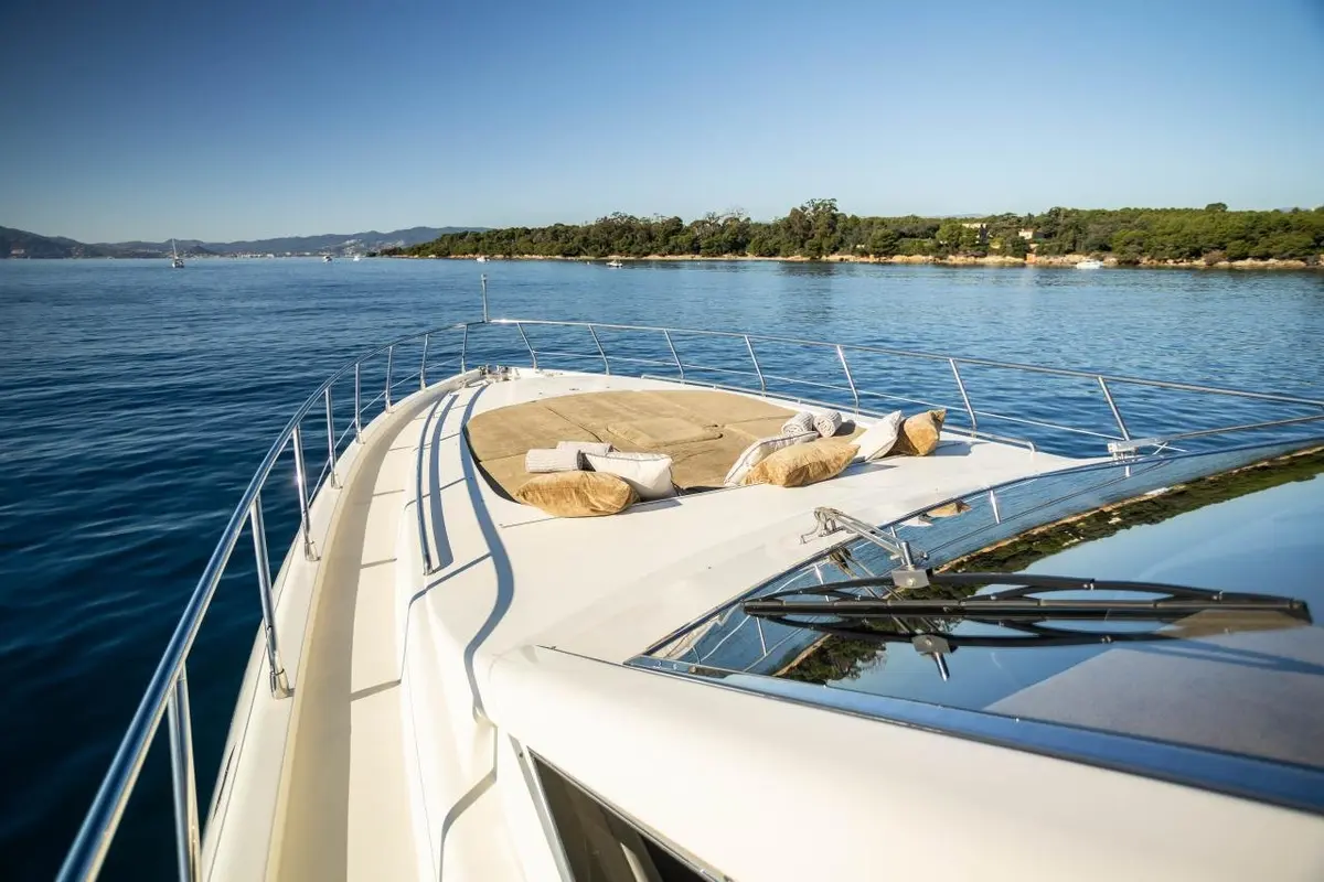 Leopard 24, camarote principal — Yacht Hire Saint-Tropez, Saint-Tropez. Leopard 24 — 24m