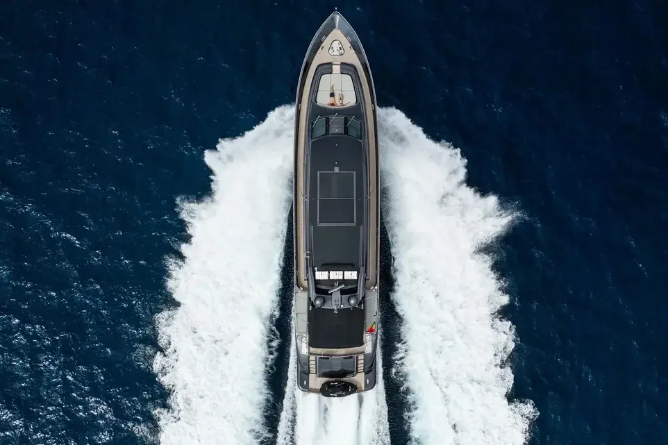 Leopard 31, pont arrière — Yacht Hire Saint-Tropez, Saint-Tropez. Leopard 31 — 31m