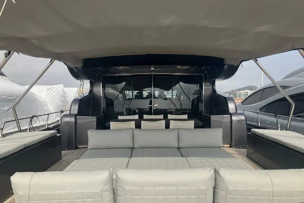 Leopard 31, salon — Yacht Hire Saint-Tropez, Saint-Tropez. Leopard 31 — 31m