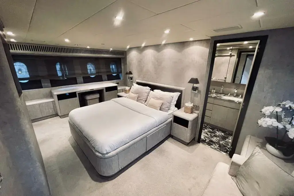 Leopard 31, cabine principale — Yacht Hire Saint-Tropez, Saint-Tropez. Leopard 31 — 31m