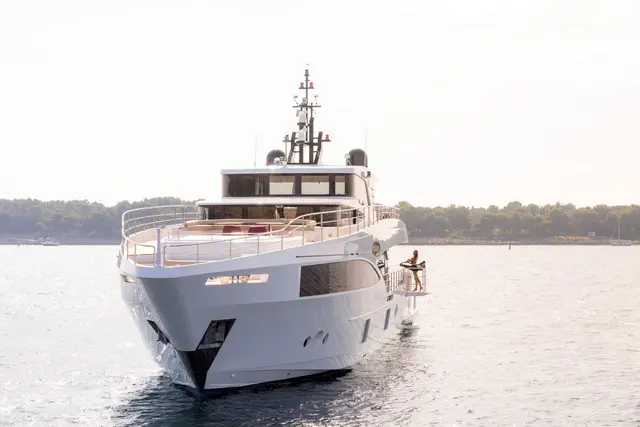 Majesty 100 — Yacht Hire Saint-Tropez, Saint-Tropez