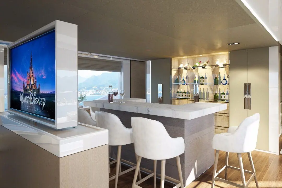 Majesty 100, aft deck — Yacht Hire Saint-Tropez, Saint-Tropez. Majesty 100 — 32m
