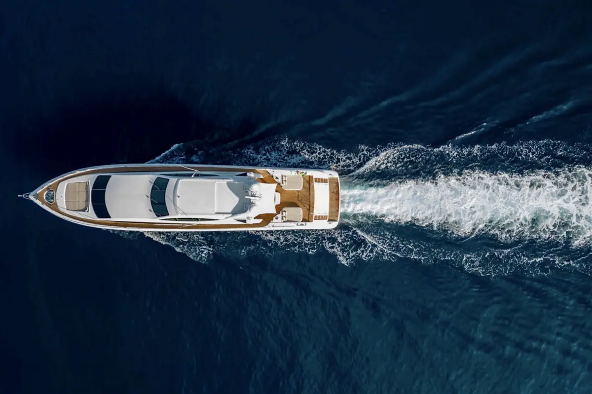 Mangusta 105, main deck — Yacht Hire Saint-Tropez, Saint-Tropez. Mangusta 105 — 31m