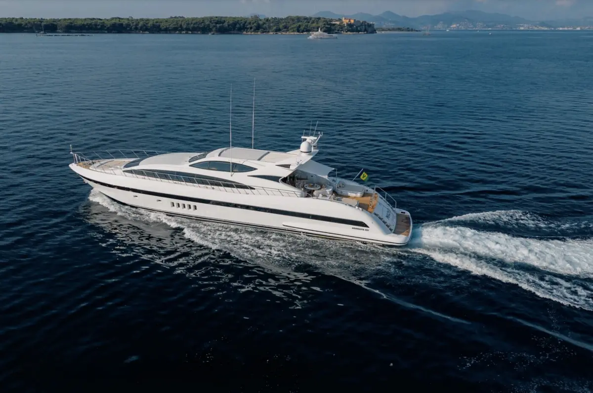 Mangusta 105, aft deck — Yacht Hire Saint-Tropez, Saint-Tropez. Mangusta 105 — 31m