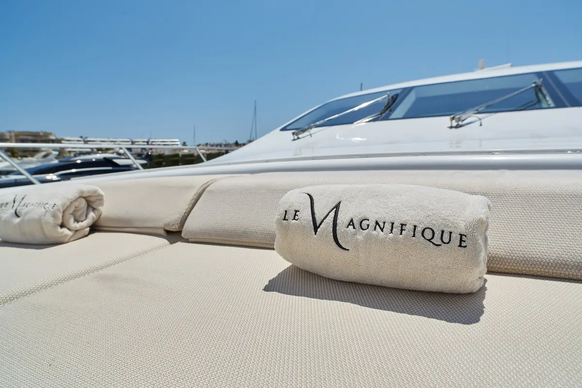 Mangusta 108, main deck — Yacht Hire Saint-Tropez, Saint-Tropez. Mangusta 108 — 33m