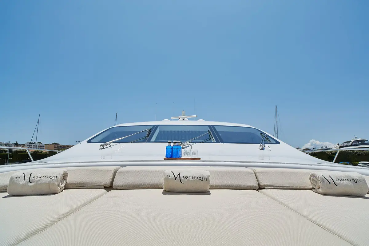 Mangusta 108, aft deck — Yacht Hire Saint-Tropez, Saint-Tropez. Mangusta 108 — 33m
