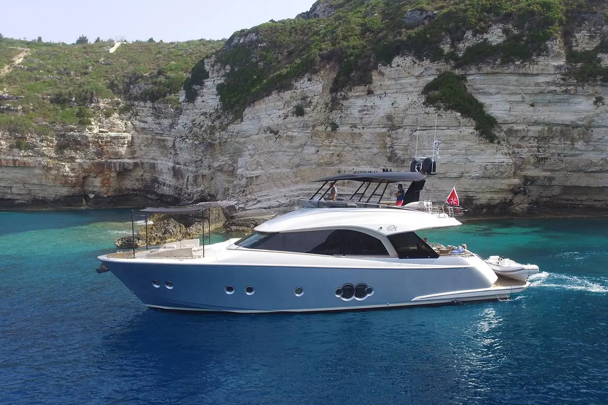 MCY66, extérieur — Yacht Hire Saint-Tropez, Saint-Tropez. De la baie à Pampelonne en fin de matinée