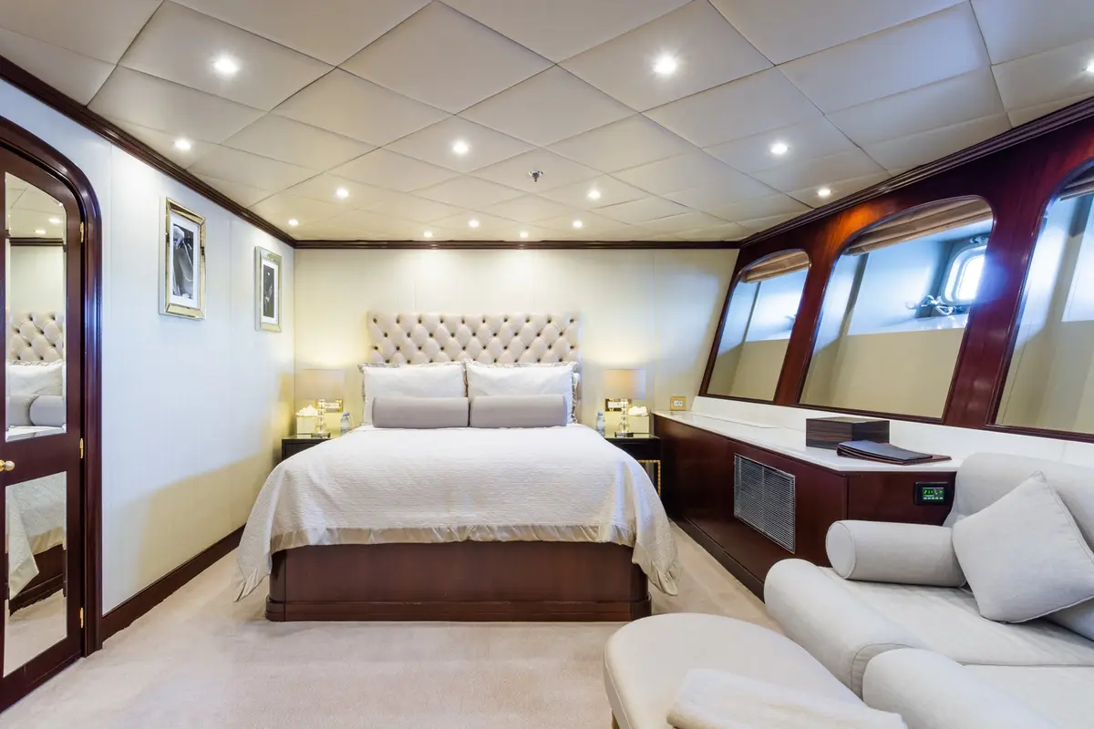 The Wellesley, flybridge — Yacht Hire Saint-Tropez, Saint-Tropez. The Wellesley — 56m