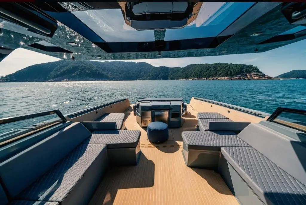 Okean 55, flybridge — Yacht Hire Saint-Tropez, Saint-Tropez. Okean 55 — 16m
