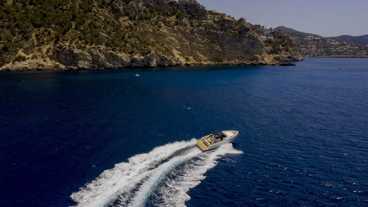 Pardo 38, salon — Yacht Hire Saint-Tropez, Saint-Tropez. Pardo 38 — 11.56m