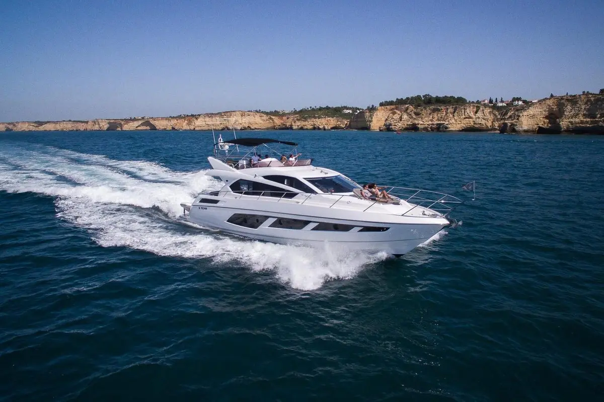 Pardo 38, master cabin — Yacht Hire Saint-Tropez, Saint-Tropez. Pardo 38 — 11.56m