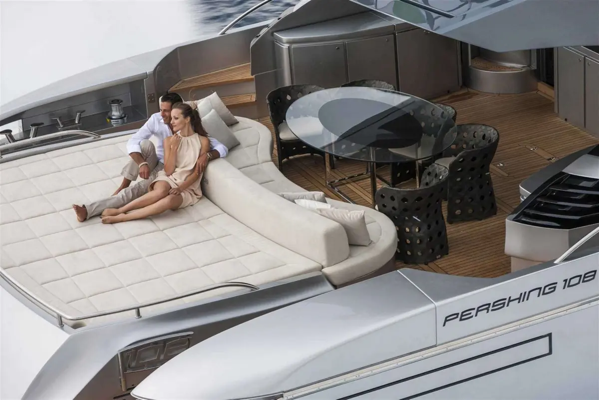 Pershing 108, flybridge — Yacht Hire Saint-Tropez, Saint-Tropez. Pershing 108 — 33m