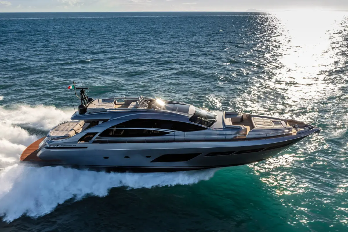 Pershing 8X, extérieur — Yacht Hire Saint-Tropez, Saint-Tropez. Pershing 8X — 25m