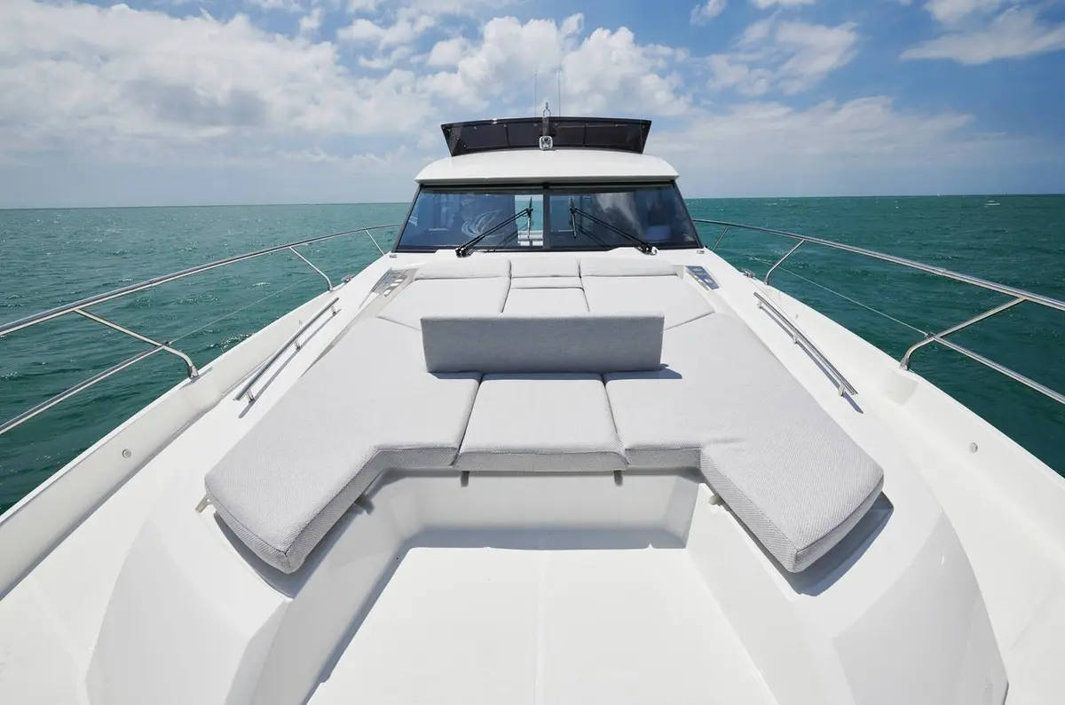 Prestige 590 Fly, aft deck — Yacht Hire Saint-Tropez, Saint-Tropez. Prestige 590 Fly — 19m