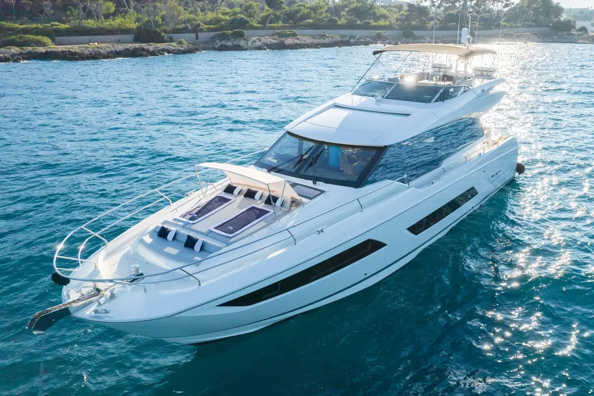 Prestige 680s, exterior — Yacht Hire Saint-Tropez, Saint-Tropez. Prestige 680s — 21.4m