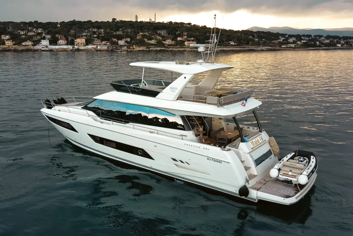 Prestige 680, exterior — Yacht Hire Saint-Tropez, Saint-Tropez. Prestige 680 — 22m